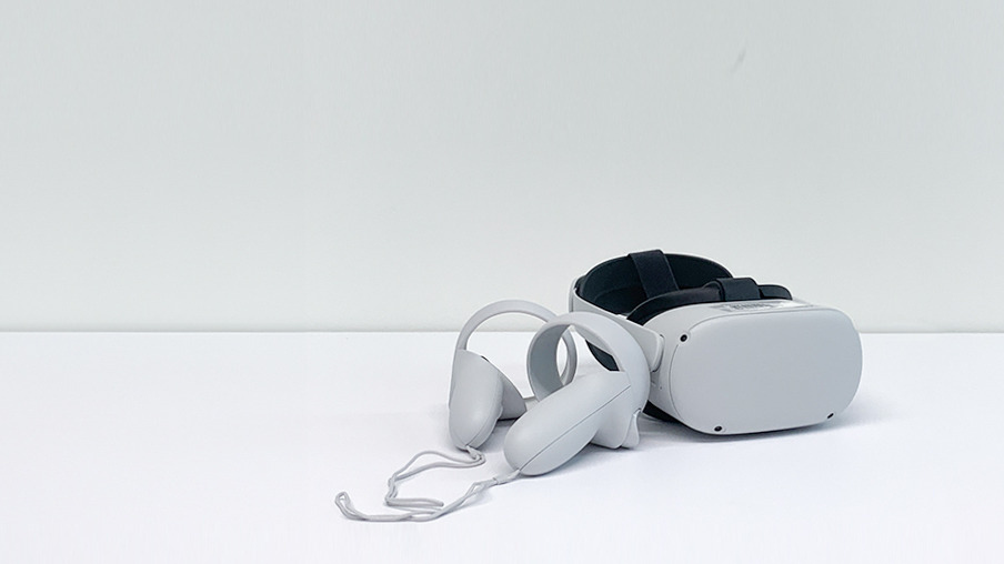 A picture of VR glasses lying on a table